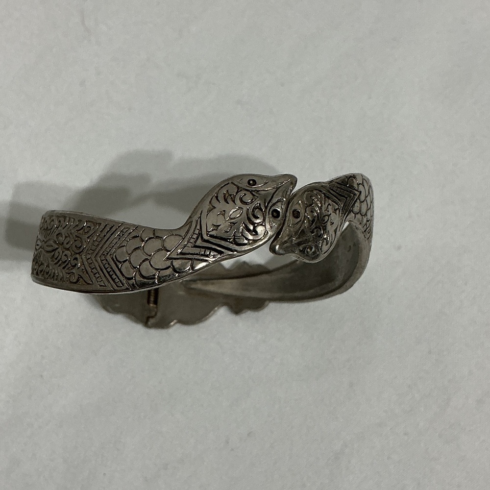 🌼Vintage 80’s🌼 Engraved Double-Headed Snake Silver tone Bracelet